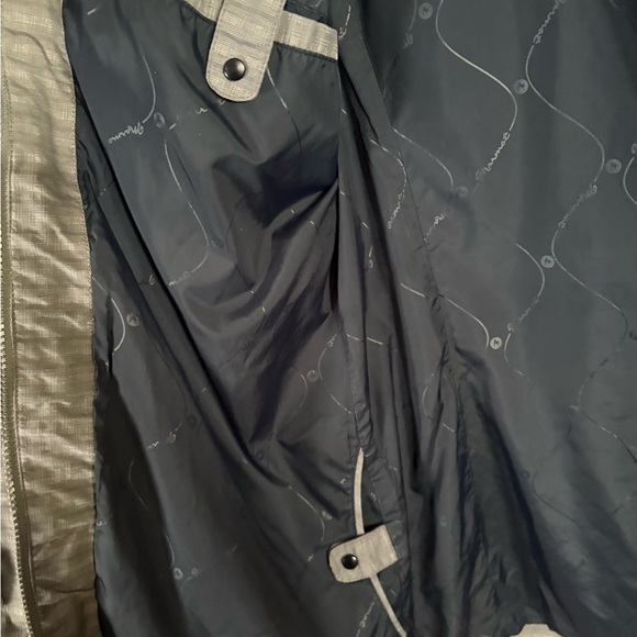 Marmot Women's Gray Rain/ waterproof Membrain utility jacket - Picture 7 of 13